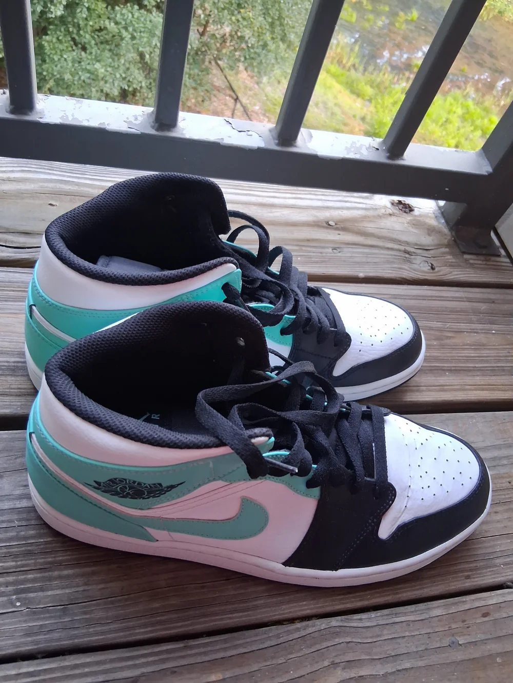 Nike Air Jordan 1 Mid Tropical Twist Igloo Black White Size 10 Mint Condition